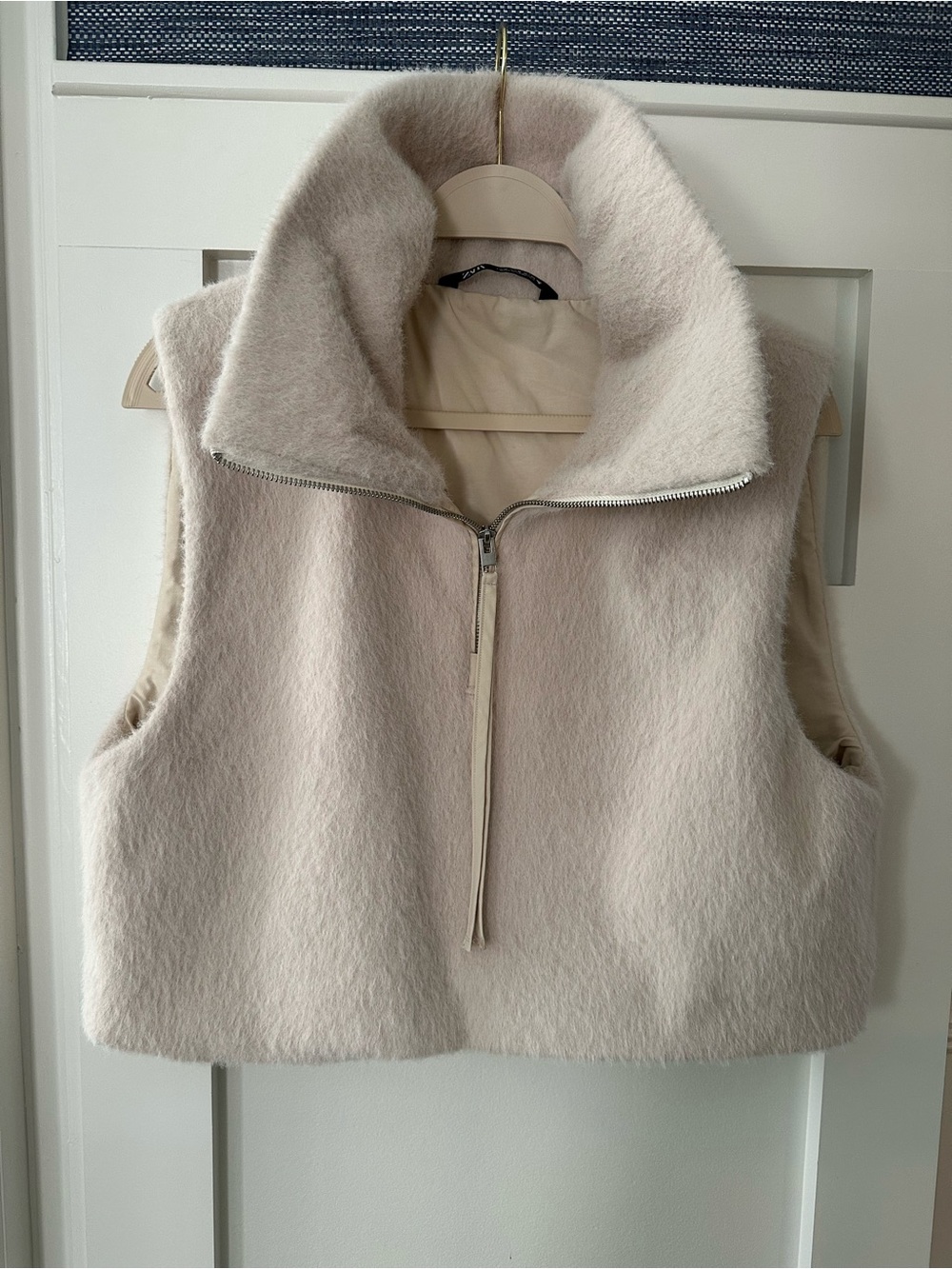 Women's Cream Sleeveless Zip-Front cropped Vest